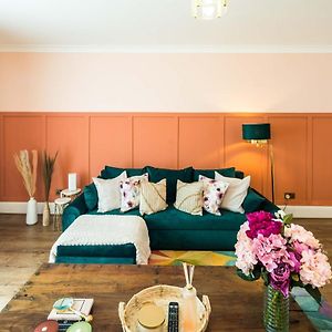 Charming Spacious 2Br Flat Near Station Plus Parking